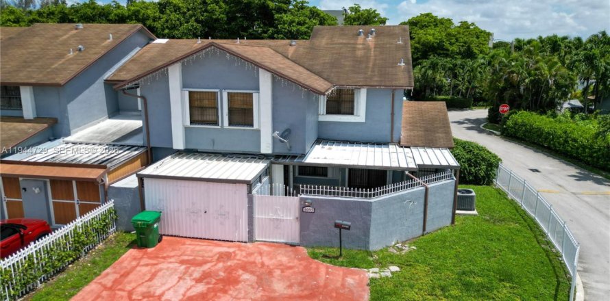 Touwnhouse à Hialeah Gardens, Floride 3 chambres, 122.45 m2 № 2001361