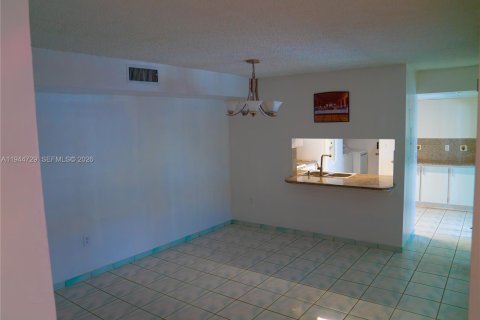Touwnhouse à louer à Hialeah Gardens, Floride: 3 chambres, 122.45 m2 № 2001361 - photo 6
