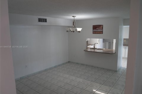 Touwnhouse à louer à Hialeah Gardens, Floride: 3 chambres, 122.45 m2 № 2001361 - photo 5