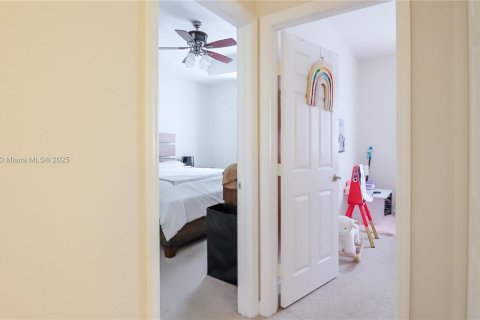 Townhouse in Hialeah, Florida 4 bedrooms, 172.98 sq.m. № 1950339 - photo 28