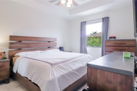 Townhouse in Hialeah, Florida 4 bedrooms, 172.98 sq.m. № 1950339 - photo 29