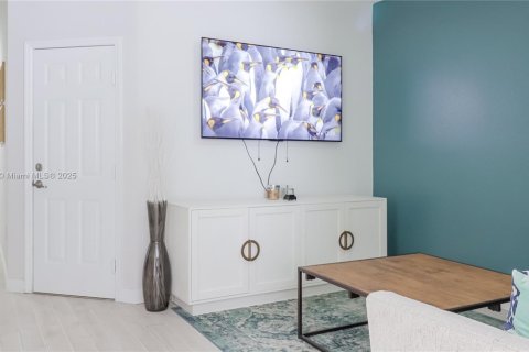 Townhouse in Hialeah, Florida 4 bedrooms, 172.98 sq.m. № 1950339 - photo 7