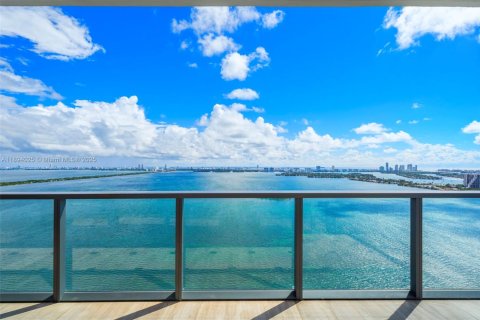 Condominio en venta en Miami, Florida, 4 dormitorios, 306.39 m2 № 1946051 - foto 1