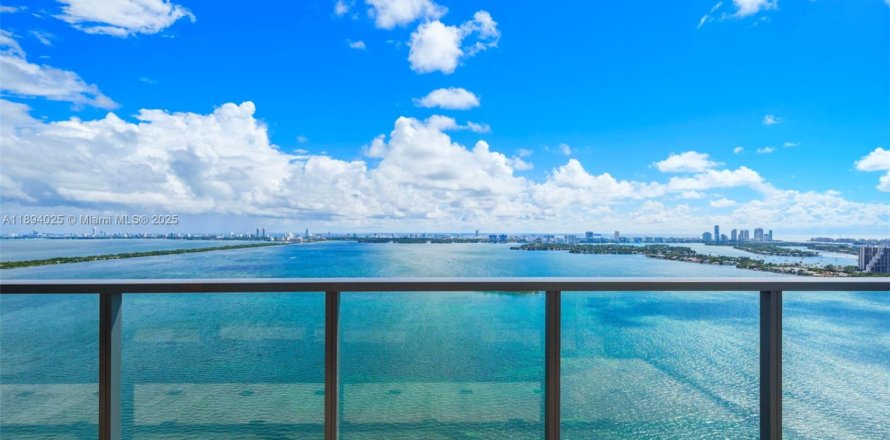 Condominio en Miami, Florida, 4 dormitorios № 1946051