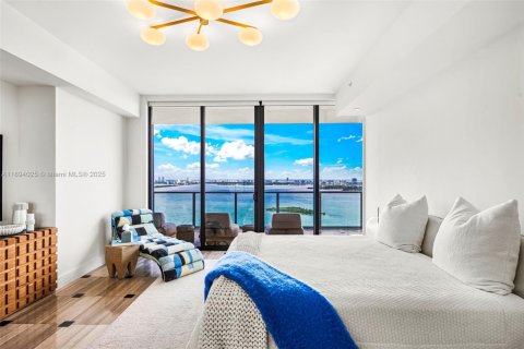 Condominio en venta en Miami, Florida, 4 dormitorios, 306.39 m2 № 1946051 - foto 19