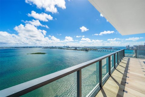 Condominio en venta en Miami, Florida, 4 dormitorios, 306.39 m2 № 1946051 - foto 4