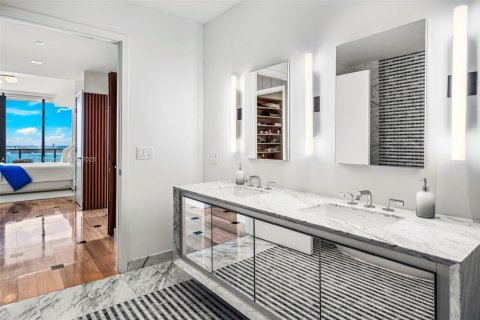 Condominio en venta en Miami, Florida, 4 dormitorios, 306.39 m2 № 1946051 - foto 22