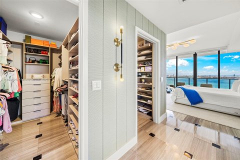 Condominio en venta en Miami, Florida, 4 dormitorios, 306.39 m2 № 1946051 - foto 18