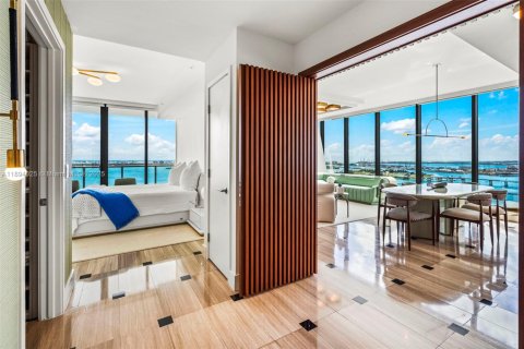Condominio en venta en Miami, Florida, 4 dormitorios, 306.39 m2 № 1946051 - foto 26