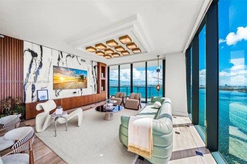 Condominio en venta en Miami, Florida, 4 dormitorios, 306.39 m2 № 1946051 - foto 16