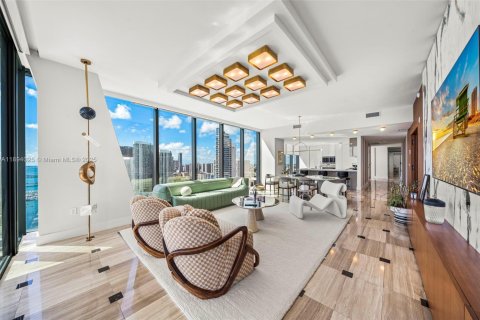 Condominio en venta en Miami, Florida, 4 dormitorios, 306.39 m2 № 1946051 - foto 15