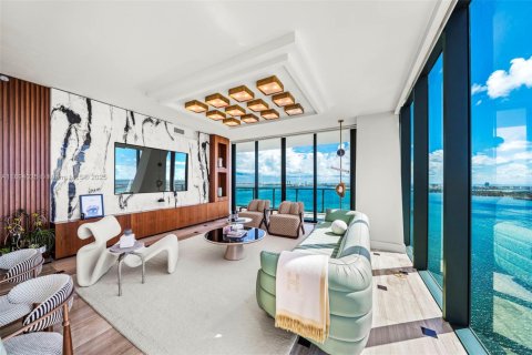 Condominio en venta en Miami, Florida, 4 dormitorios, 306.39 m2 № 1946051 - foto 10