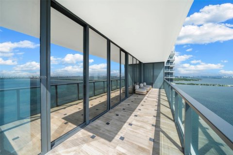 Condominio en venta en Miami, Florida, 4 dormitorios, 306.39 m2 № 1946051 - foto 17