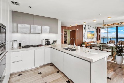 Condominio en venta en Miami, Florida, 4 dormitorios, 306.39 m2 № 1946051 - foto 30