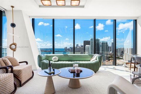 Condominio en venta en Miami, Florida, 4 dormitorios, 306.39 m2 № 1946051 - foto 14