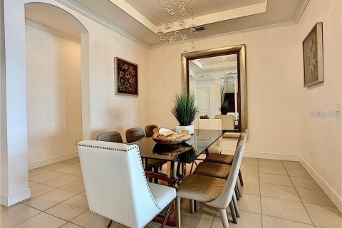 House in Winter Garden, Florida 4 bedrooms, 320.05 sq.m. № 2384395 - photo 3