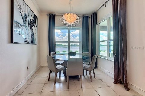 House in Winter Garden, Florida 4 bedrooms, 320.05 sq.m. № 2384395 - photo 8