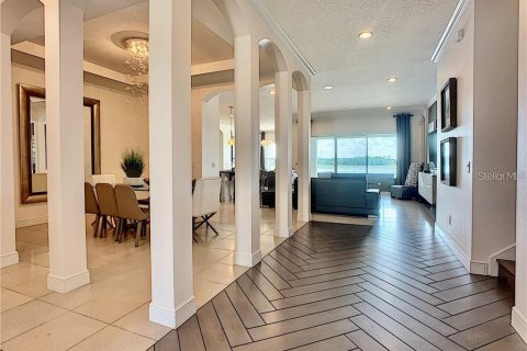 House in Winter Garden, Florida 4 bedrooms, 320.05 sq.m. № 2384395 - photo 2