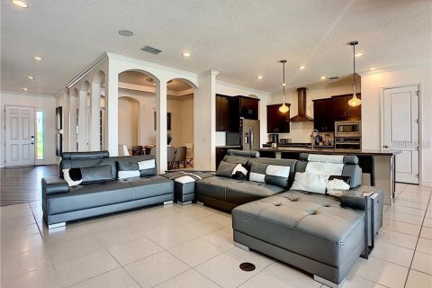 House in Winter Garden, Florida 4 bedrooms, 320.05 sq.m. № 2384395 - photo 7