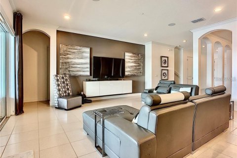 House in Winter Garden, Florida 4 bedrooms, 320.05 sq.m. № 2384395 - photo 6