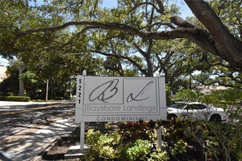 Condo in Tampa, Florida, 1 bedroom № 2258812 - photo 2