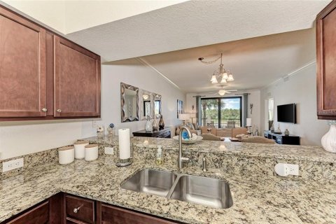 Condo in Bradenton, Florida, 2 bedrooms in LAKEWOOD NATIONAL  № 217456 - photo 15