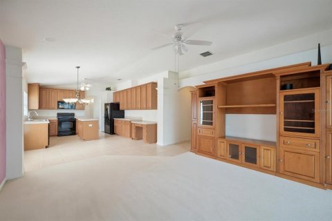 House in Casselberry, Florida 4 bedrooms, 182 sq.m. № 1821324 - photo 18