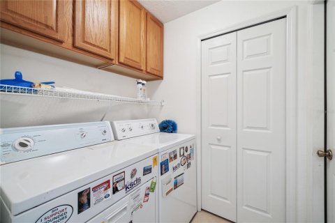 House in Casselberry, Florida 4 bedrooms, 182 sq.m. № 1821324 - photo 12