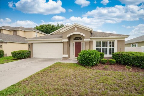 House in Casselberry, Florida 4 bedrooms, 182 sq.m. № 1821324 - photo 1