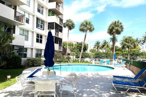 Condominio en venta en Pompano Beach, Florida, 1 dormitorio, 58.53 m2 № 2184568 - foto 1