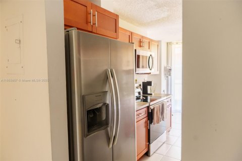 Condominio en venta en Pompano Beach, Florida, 2 dormitorios, 106.84 m2 № 1880332 - foto 9