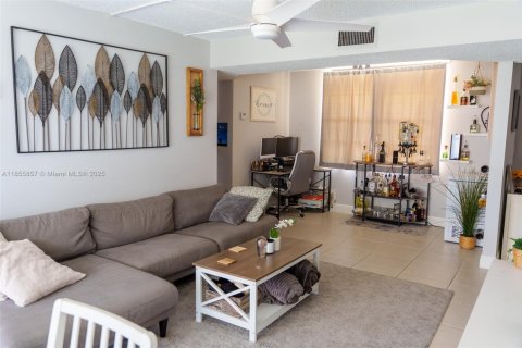 Condominio en venta en Pompano Beach, Florida, 2 dormitorios, 106.84 m2 № 1880332 - foto 4