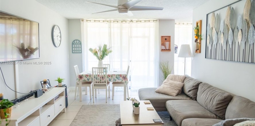 Condominio en Pompano Beach, Florida, 2 dormitorios № 1880332