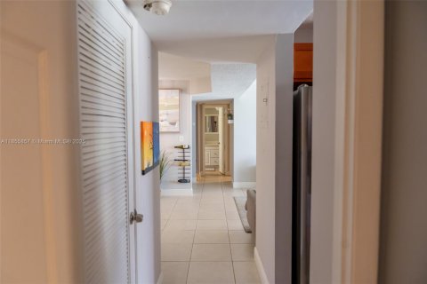 Condominio en venta en Pompano Beach, Florida, 2 dormitorios, 106.84 m2 № 1880332 - foto 10