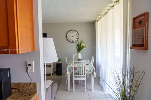 Condominio en venta en Pompano Beach, Florida, 2 dormitorios, 106.84 m2 № 1880332 - foto 5