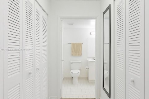 Condominio en venta en Sunrise, Florida, 1 dormitorio, 69.12 m2 № 1730797 - foto 4