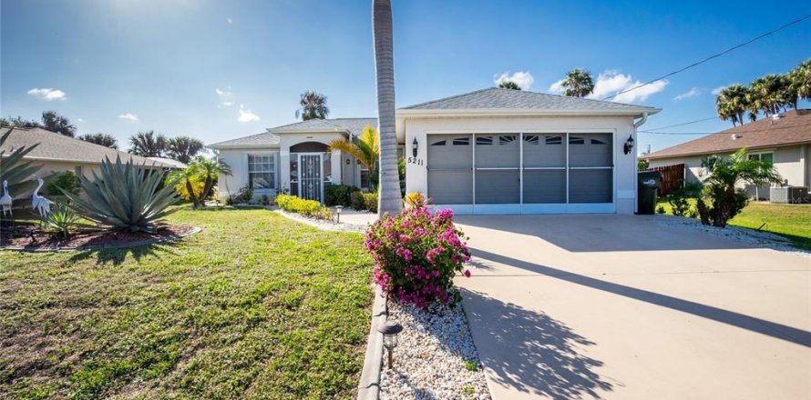 Villa ou maison à North Port, Floride 3 chambres, 114.55 m2 № 1914254