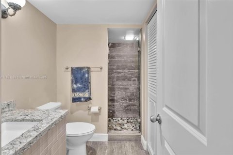 Condo in Hallandale Beach, Florida, 1 bedroom  № 2037784 - photo 7