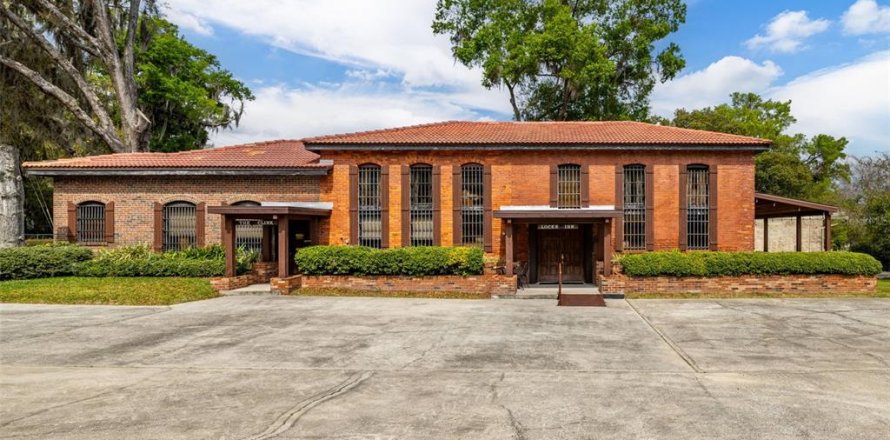 Commercial property in Dade City, Florida 307.69 sq.m. № 1842036