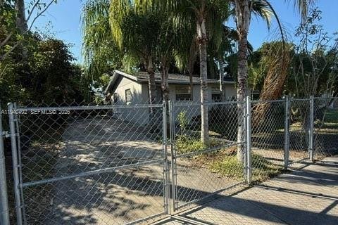 Купить виллу или дом в Флорида-Сити, Флорида 3 спальни, 104.05м2, № 1997692 - фото 2