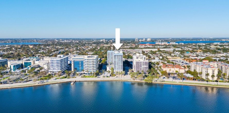 Condominio en West Palm Beach, Florida, 3 dormitorios  № 1024231