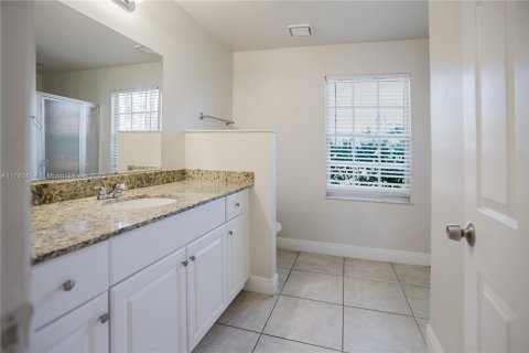 House in Port St. Lucie, Florida 3 bedrooms, 138.33 sq.m. № 1632947 - photo 19