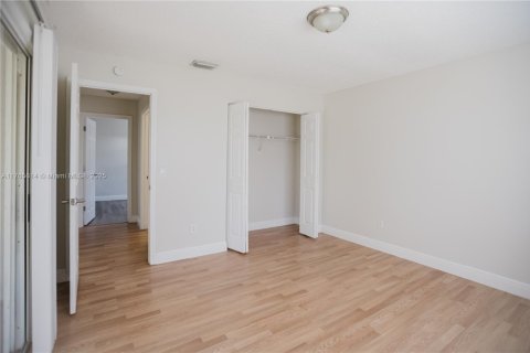House in Port St. Lucie, Florida 3 bedrooms, 138.33 sq.m. № 1632947 - photo 3