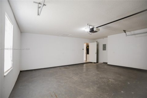 House in Port St. Lucie, Florida 3 bedrooms, 138.33 sq.m. № 1632947 - photo 23