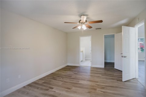 House in Port St. Lucie, Florida 3 bedrooms, 138.33 sq.m. № 1632947 - photo 18
