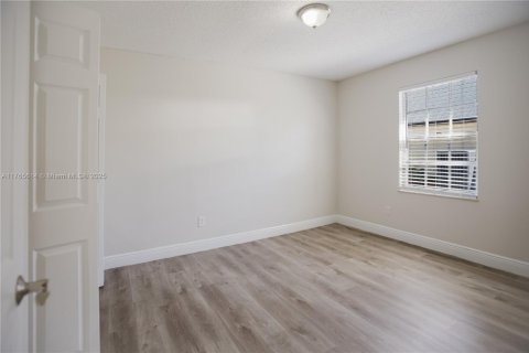 House in Port St. Lucie, Florida 3 bedrooms, 138.33 sq.m. № 1632947 - photo 6