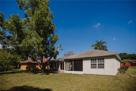 House in Port St. Lucie, Florida 3 bedrooms, 138.33 sq.m. № 1632947 - photo 27