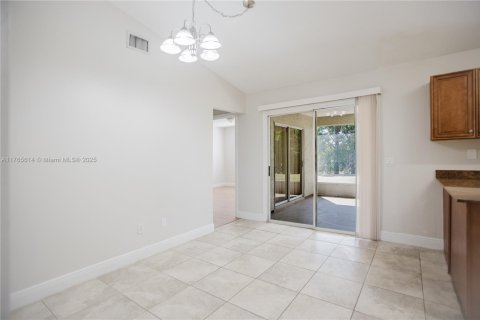 House in Port St. Lucie, Florida 3 bedrooms, 138.33 sq.m. № 1632947 - photo 8