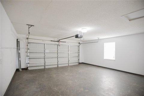 House in Port St. Lucie, Florida 3 bedrooms, 138.33 sq.m. № 1632947 - photo 24