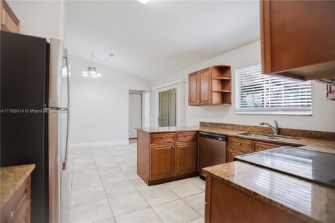 House in Port St. Lucie, Florida 3 bedrooms, 138.33 sq.m. № 1632947 - photo 12